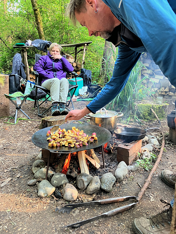 Cooking sweet potatoes on the campfire
